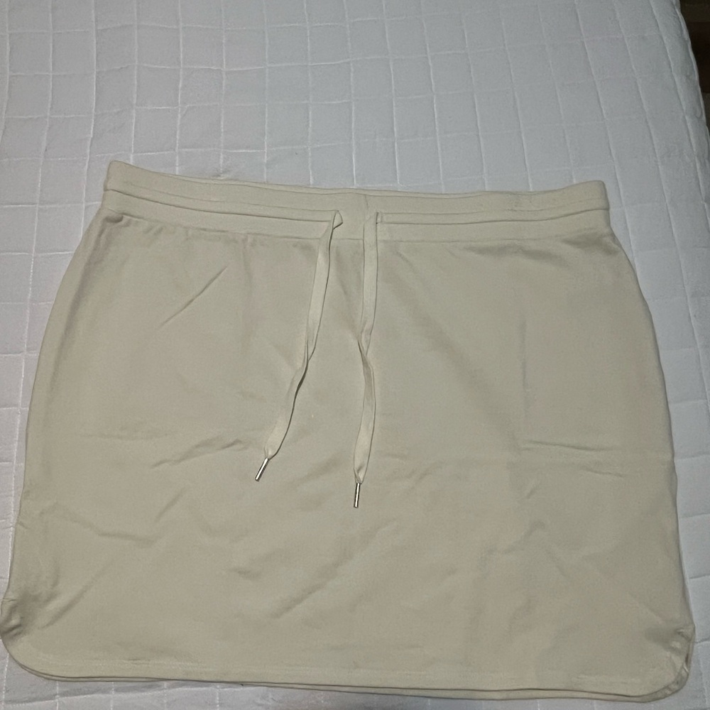 Women’s Size XL Athletic Mini Skirt. Brand is Baily Ritual